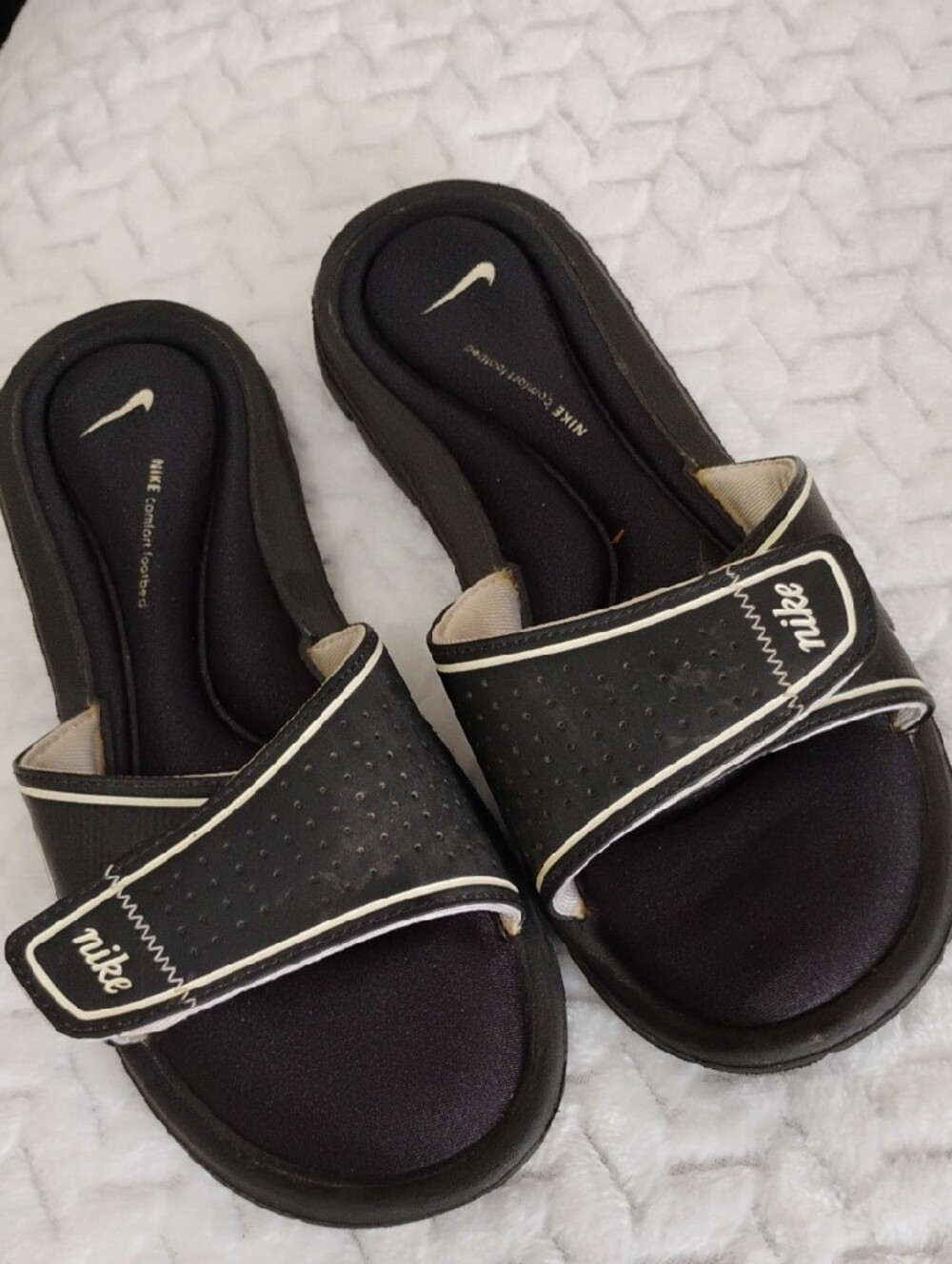 Nike Women's Black Slide Sandals with White Trim - Picture 2 of 5